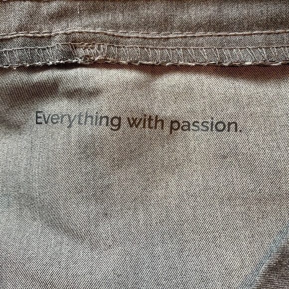 FIGS Yola Skinny Technical Collection Scrub Pants in Graphite Gray Size Medium - Picture 8 of 15